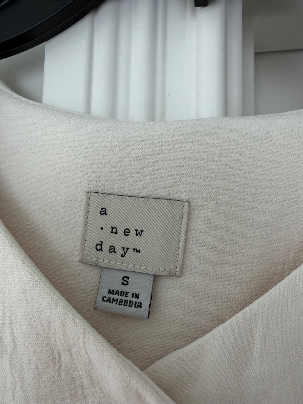 Target Cream Button-Front Sleeveless Tunic - Picture 2 of 3